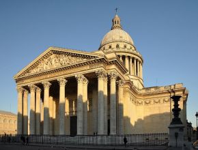 Architektura a totalita
